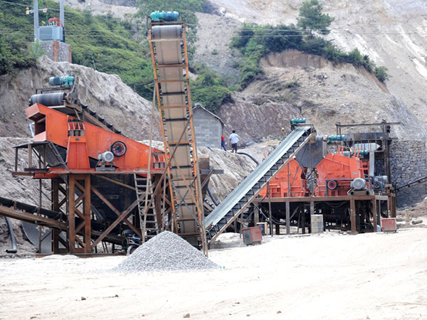 山东济南河卵石制砂现场 山东济南河卵石制砂现场