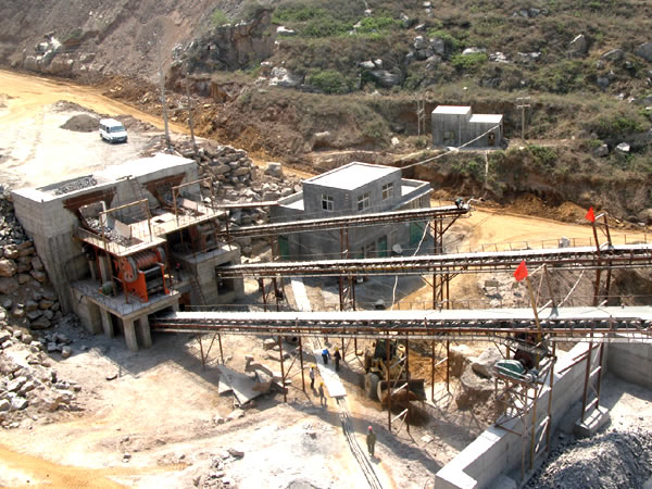 河南洛阳玄武岩破碎现场 河南洛阳玄武岩破碎现场